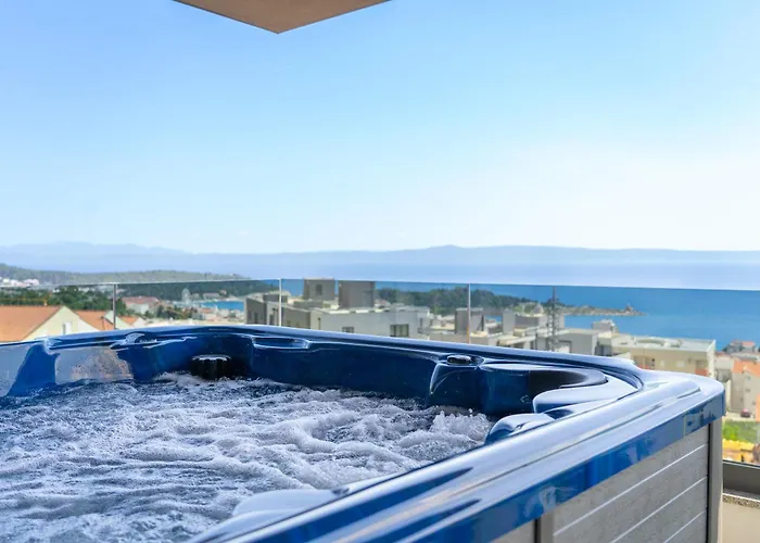 Апартаменти Lux Penthouse Panoramic View With Jacuzzi Макарська