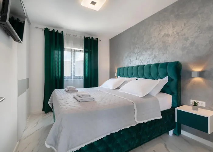 Lux Penthouse Panoramic View With Jacuzzi Апартаменти *