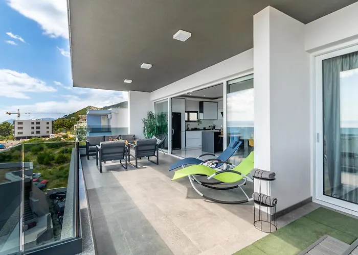 Lux Penthouse Panoramic View With Jacuzzi Апартаменти Макарська