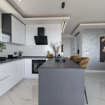 Апартаменты Lux Penthouse Panoramic View With Jacuzzi