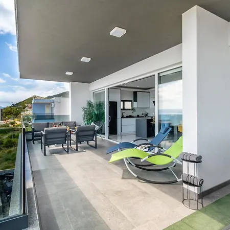 Lux Penthouse Panoramic View With Jacuzzi Апартаменты Макарска