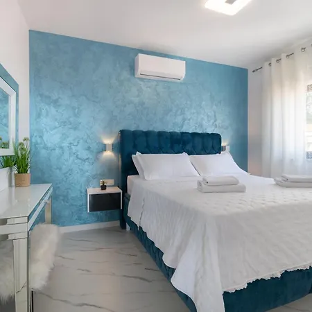 Lux Penthouse Panoramic View With Jacuzzi מאקרסקה