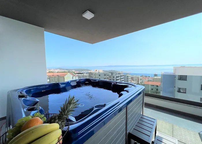 Lux Penthouse Panoramic View With Jacuzzi דירה