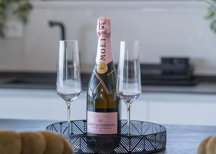 Lux Penthouse Panoramic View With Jacuzzi דירה מאקרסקה